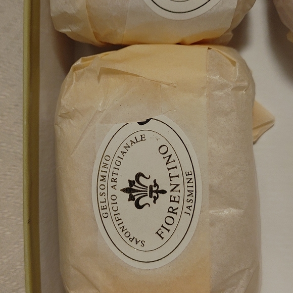 Saponificio Artigianale Fiorentino Handmade Scented Soaps - Picture 6 of 7